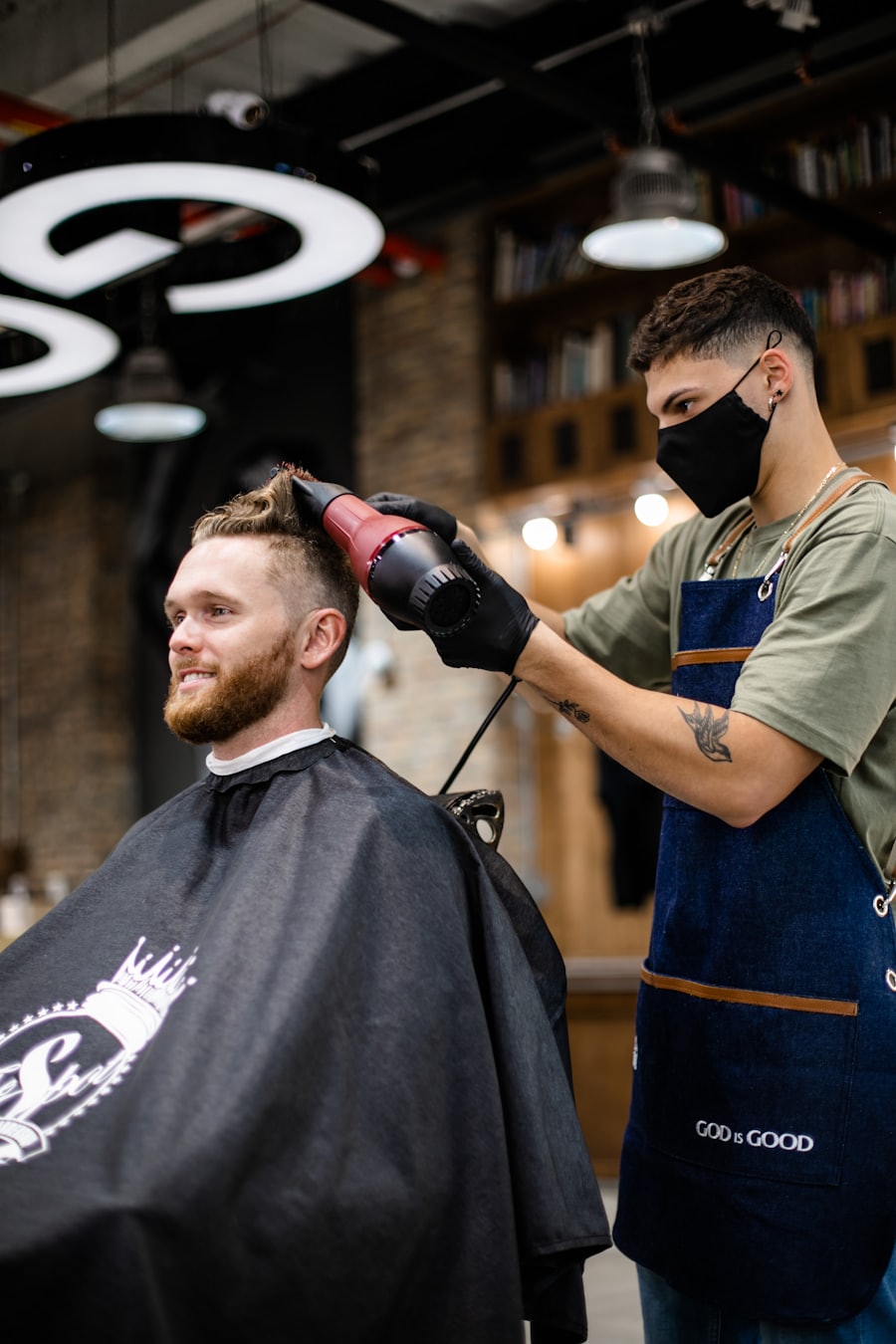 Outils du barbier : rasoir, ciseaux et tondeuse