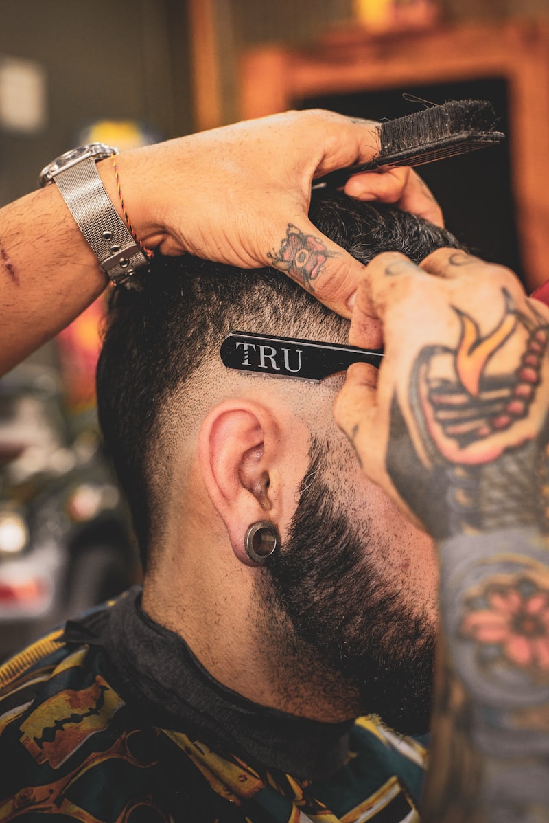Taille et entretien de barbe au salon de barbier